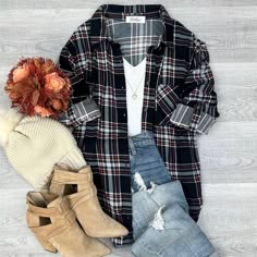 The perfect Super SOFT Oversized Fall plaid to pair with leggings or your favorite pair of jeans, designed with versatility, and comfort.  Details: Model is wearing S (Small Fits 2-8) They are oversized  Super stretchy  Oversized Button up NOT flannel Material Midweight Single Left Side Pocket Roll-Up Sleeve Comfy Fall Flannel Outfits, Flannel Outfits Fall, La Outfits, Fall Flannel, Flannel Outfits, Red Fall, Oversized Flannel, Stitch Fix Outfits, Fall Plaid