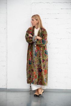 Long velvet coat with pockets and belt. Great to go with belt or just open. Free size Spring Shawl Collar Belted Outerwear, Winter Green Belted Outerwear, Spring Outerwear With Shawl Collar And Pockets, Green Belted Long Coat, Long Velvet Jacket, Utility Bag, Velvet Coat, Linen Quilt, Silk Ikat