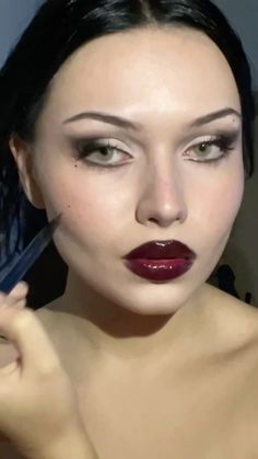 Vampire look 18th Century Makeup, Vamp Makeup, Vampire Makeup Looks, Witchy Makeup, Vampy Makeup, Romantic Makeup, Pretty Eye Makeup, Vampire Makeup, Alternative Makeup