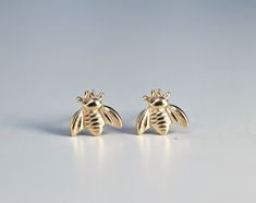 "14k gold little delicate bee stud earrings. It's available single or pair from the drop down menu! This gorgeous tiny bee stud earrings were hand crafted in Melt'm Jewelry Studio in California. DETAILS ABOUT THE EARRINGS, *14k solid gold bees are 5.5mm *14k solid gold post and earrings backings GIFT WRAPPING My regular package is organza gift pouches or small gift box for protection. If you would like special gift wrapping for each item separately is available for an additional $5 available in Diy Hippie Earrings, Jewelry Design Silver, Jewelry Gold Necklaces, Bumble Bee Earrings, Rings Chain, Honey Bee Earrings, Gift For Granddaughter, Bee Studs, Silver And Gold Jewelry