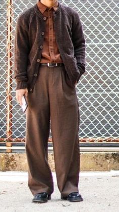 Dark Academia Outfits, Academia Outfits, Aesthetic Outfits Men, Mens Outfit Inspiration, Brown Outfit, Looks Street Style, Cardigan Outfits, Brown Pants, Streetwear Men Outfits