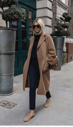 Mode Over 50, Casual Chique Stijl, Look Boho Chic, Camel Coat, Meryl Streep, Winter Fashion Outfits