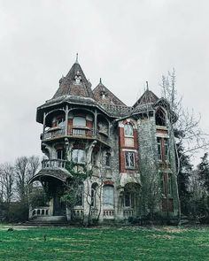 an old abandoned house with ivy growing on the windows and balconies in front