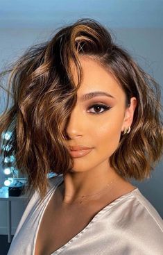 Wavy Bob Hairstyles, Spring Hair Color, Bob Haircut For Fine Hair, Elegant Wedding Hair, Ombré Hair, Bob Hair, Short Hair Color, Hair Color And Cut, Spring Hairstyles