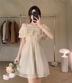 Y2k Model, Korean Style Clothes, Flowy Dress Short, Short Frocks, Summer Gowns, Fashion Drawing Dresses, Lovely Dresses, Flowy Dress