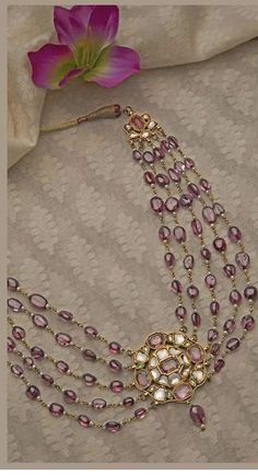 Minimalist Necklaces, Statement Jewelry Necklace, Indian Bridal Jewelry Sets, Gold Jewelry Simple Necklace, Antique Jewellery Designs, Jewelry Set Design, Beaded Necklace Designs, Antique Bridal Jewelry, Indian Jewellery Design Earrings