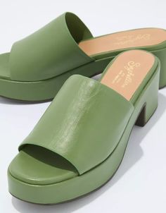 Seychelles Women's One of a Kind Platform Sandal Outdoor Wedding Guest Shoes, Cute Platform Sandals For Summer, Low Platform Heels, Green Wedges, Platform Slide Sandals, Chunky Platform Sandals, Green Sandals, Block Sandals, Seychelles Shoes