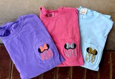 Welcome to LuLu Bleu Boutique!! Thank you for visiting my shop! Minnie Mouse monogram short sleeve pocket tee! Comfort Colors is a top of the line brand! This shirt is excellent quality and SO comfortable! These shirts are crew neck and come in a variety of colors. I can do any color Disney Monogram, What To Wear To Disney, Disney Christmas Shirts, Monogram Outfit, Pocket Tee Shirts, Senior Trip, Monogram Shirts, Line Branding, Disney Trip