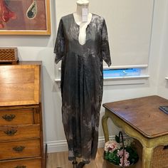 100% Silk Fitted Silk Kaftan For Spring, Fitted Kaftan For Summer Evening, Fitted Kaftan For Evening In Summer, Fitted Kaftan For Evening And Summer, Elegant Spring Kaftan With Relaxed Fit, Chic Fitted Summer Kaftan, Elegant Short Sleeve Kaftan For Summer, Elegant Summer Kaftan With Relaxed Fit, Chic Long Spring Kaftan