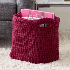 a crocheted basket with the text, free pattern shadow stitch crochet basket