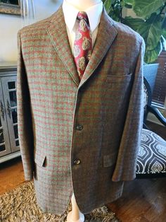 This is a Vintage 70's Custom Made Westminster Plaid Unstructured Blazer Sz 40R. Made in the USA of 100% Wool this handsome blazer features a 3 button front, a notched collar and lapels, side pockets and a center back vent. It has been gently worn and is in excellent condition. Measurements Length 31.5" Shoulders 19" Sleeves 24" Chest 40" Brown Tweed Jacket With Button Closure For Semi-formal Occasions, Classic Button-up Tweed Jacket With Double Button Closure, Classic Tweed Button-up Jacket With Double Button Closure, Classic Tweed Jacket With Double Button Closure, Brown Notch Lapel Sport Coat With Double Button, Brown Notch Lapel Sport Coat With Button Closure, Brown Sport Coat With Notch Lapel And Button Closure, Casual Fitted Tweed Jacket With Button Closure, Casual Business Tweed Jacket With Button Closure