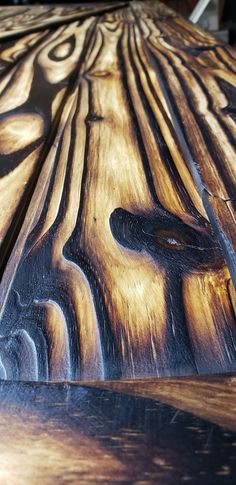 a close up view of the wood grains on a table top with an intricate design