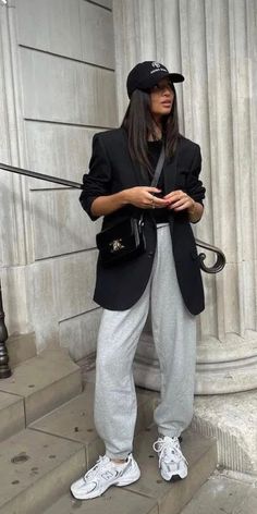 Black Blazer 2023 Outfit, Black Blazer Outfit Street Styles, Athleisure Blazer Outfit, Baseball Hat Blazer Outfit, Grey And Black Outfits Casual, Fall Styling Outfits, Sweats With Blazer Outfit, Sport Blazer Women Outfit, Blazer Hat Outfit