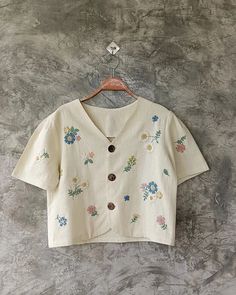 White Tops Aesthetic, Embroidery On Tops, Fashion Tops Blouse Style, Linen Blouse Designs, Embroidery On Top, Aesthetic Embroidery, Cotton Short Tops, Trendy Outfits Indian