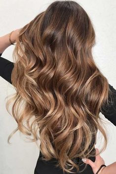 #hair #beauty #hairdo #hairinspiration #beautyinspo #makeup Blonde Tones, Brown Hair With Blonde Highlights, Shoulder Hair, Frontal Hairstyles, Brown Balayage, Winter Hair Color