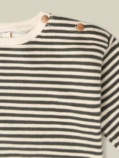 Childhood memories of the seaside inspired our stripy sweatshirt. 100% organic brushed cotton, 300g. It is the perfect everyday jumper made from the softest brushed terry cotton. Wear it with any of our sweatpants or tucked-in dungarees for a super relaxed look. Organic zoo clothes are unisex and are made to be mixed and matched. Designed in the UK. Made in Europe. Please use the size chart link above to help you find the right size. Please remember that the age information is a guideline, so it Cozy Striped Cotton Sweater, Striped Cotton Sweater For Loungewear, Kids Dungarees, Gender Neutral Style, Beach Rompers, Halloween Pajamas, Pajama Outfits, Striped Sweatshirts, Organic Baby Clothes