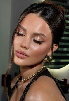 Elegant Makeup Looks Blue Eyes, Glam Inspo Makeup, Makeup Looks For Blue Green Eyes, Make Up On Brown Eyes, Glam Makeup Dark Hair, Simple Glamorous Makeup, Makeup Black Hair Green Eyes, Makeup For Updo Hair, Gold Wedding Eye Makeup