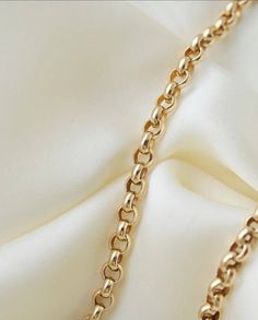 14k pure gold Rolo chain  Available width: 2mm,2.5mm,3mm,3.5mm,4mm,5mm,6mm Available length: 19.5inches-20inches-21.5inches-22inches-23.5inches-24inches-25..5inches-27.5inches Our Pledge: 1. All items to be Brand New and authentic. 2. All gemstones to be 100% genuine and mined from the earth. 3. Jewelry guaranteed to be solid 10K / 14K / 18K 4. You will receive your order as shown. 5. Your order to be shipped, on time, as promised. 6. We will honor all policies, terms and conditions. 7. We offer 14k Gold Rolo Chain Necklace, 14k Gold Round Rolo Chain Necklace, Gold Rolo Chain Necklace, Real Gold Chains, Dainty Chain Necklace, Chain For Men, 18k Gold Chain, Gold Link Chain, Gold Rope Chains