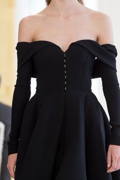 When Daena Targaryen was young she would wear all black in imitation of her father King Aegon III, Dior Christian Dior Haute Couture, Dior Haute Couture, Christian Dior Couture, Couture Details, Dior Couture, Hair Nails, Zuhair Murad, Fall 2016, Makeup Hair