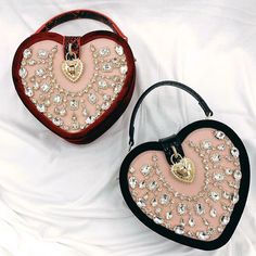 Crafted with meticulous attention to detail, this tote features a heart-shaped design that adds a touch of whimsy and romance to your ensemble. The heart motif adds a playful and endearing element, making it a delightful choice for various occasions, from casual outings to more formal events. *****ALL SALES ARE FINAL***** Lining material: Linen Hardness: HARD Pattern Type: SnakeInterior: No PocketDecoration: Appliques, Diamonds,PearlsExterior: Open PocketOccasion: Versatile Style: Fashion Color: Diamonds And Pearls, Pu Bag, Handbag Outfit, Party Clutch, Heart Bag, Round Bag, Unique Diamonds, Bag Trends, Mini Tote