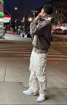 Cargo Drip Men, White Cement 3s Outfit, Jordan 3 Off Noir Outfit, Corteiz Cargos Outfits Men, Streetwear Outfits For Men, Fit Poses Instagram, Jordan 4 A Ma Maniere Outfit, Casual Outfits For Black Men