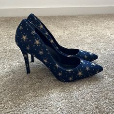 Navy Blue Heels With Gold Stars. Pointed Toe. Heel Height: 3.5”. Never Worn. Celestial Heels, Celestial Shoes, Hogwarts Oc, Trixie Lulamoon, Navy Blue Heels, Navy Heels, Space Stuff, 2024 Prom, Blue Heels