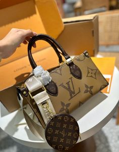 BRC Fashion Lu-Vi Bags - 14444 A+ Excellent Quality copies; Contact us if you've any questions in your mind. Cheap Louis Vuitton Bags, Cheap Louis Vuitton Handbags, Fake Designer Bags, Lv Purse, Trendy Tote, Louis Vuitton Bags, Bags Designer Fashion, Handbag Backpack, Louis Vuitton Handbags