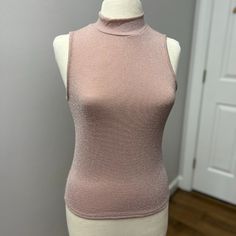 Nwt Derek Heart Mauve Pink Shimmer Sleeveless Mock Neck Top Sz M Mauve Pink Stretchy Sleeveless Top That Can Be Worn As A Shell Or On Its Own. Mock Neck Style. What I Love Most About This Is The Slight Shimmer That Is Woven Into The Fabric. I Tried To Capture It With Photos But I'm Not Sure How Successful I Was. The Shimmer Is From Small Silver Threading In The Fabric. Very Cute! 84%Nylon, 9% Lurex, 7% Spandex Color: Mauve Pink With Silver Condition: New With Tags, Never Been Worn Size: The Manu Blue Summer Top, White Babydoll Top, Puff Long Sleeve Top, White Hooded Sweatshirt, Women Lace Blouse, Lace Long Sleeve Shirt, Heart Blouse, Sleeveless Mock Neck, White Top Women