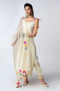 Shop for Rishi and Vibhuti White Organic Cotton Kurta Set for Women Online at Aza Fashions Sleeveless Kurti Designs, Sleeveless Kurti, Vani Vats, Cotton Kurta Set, Seema Gujral, Punit Balana, Nykaa Fashion, Indian Luxury, Stylish Kurtis Design