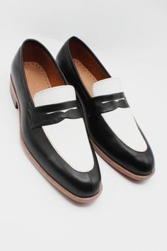 Upper: High Quality Calf-Skin Leather Inner: Soft Leather Sole: Leather Gender : Male Heel: Leather Color: Black / White Style: Penny Loafer Shoes Moccasin Shoes, Moccasins Shoes, Loafers Shoes, Penny Loafer, Black White Fashion, Penny Loafers, White Style, Shoes Black, Loafer Shoes