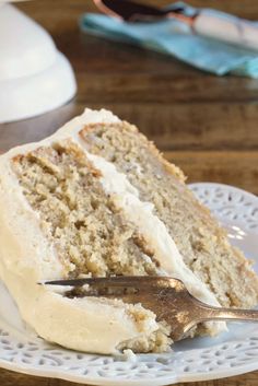 A slice of fresh banana cake with cinnamon cream cheese frosting. Fresh Banana Cake, My Country Table, Cake With Cinnamon, Cinnamon Cream Cheese, Berry Recipes, Scrumptious Food, Country Table, Arrested Development