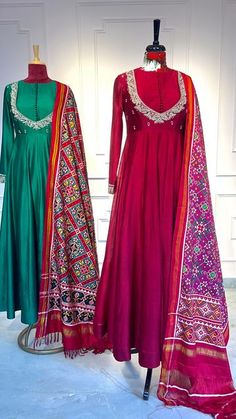 Yoke Designs For Anarkalis, Yoke Anarkali Designs, Anarkali Yoke Patterns, Anarkali Dress Work Designs, Pochampally Dupatta With Dress, Layered Anarkali Dress, Dress Yoke Design, Off White Contrast Colours Suits, Anarkali Yoke Design