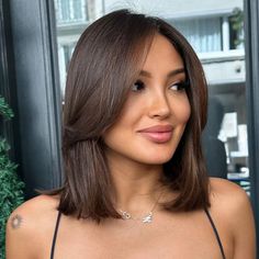 Chic Bob, Short Brown Hair, Bangs With Medium Hair, Hairstyles For Layered Hair, Hair Inspiration Short, Haircuts For Medium Hair