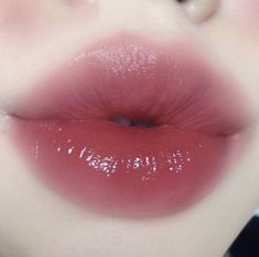 Makeup Bibir, Heart Shaped Lips, Gradient Lips, Lip Art Makeup, Ulzzang Makeup, Cool Makeup Looks