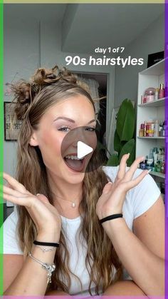 Women’s 90s Hair, 90s Hairstyles Ideas, 90s Hair Butterfly Clips, Womens 90s Hairstyles, 90s Fashion Hairstyles, 90s Hairstyles Braids, 90s Shoulder Length Hairstyles, Nineties Hairstyles, 90s Womens Hair