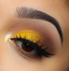 Summer Eyeshadow, Yellow Eye Makeup, Summer Eye Makeup, Make Up Designs, Sunset Makeup, Mekap Mata, Yellow Makeup, Givenchy Beauty, Yellow Eyeshadow