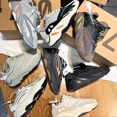 Guys Sneakers, Shoes For Guys, Yeezy Fashion, Sneakers Wallpaper, How To Tie Shoes, Men Lifestyle, Lifestyle Sneakers, Pretty Shoes Sneakers, All Nike Shoes