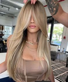 Silver Blonde Hair, Bronde Hair, Balayage Blonde, Blonde Hair Inspiration, Blonde Hair Looks, Blonde Hair With Highlights, Haircuts Straight Hair, Long Hair With Bangs, Hair Done