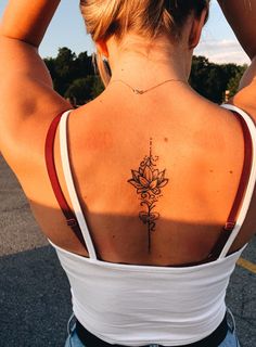 tattoo
back tattoos
women tattoo Back Tattoo Women Spine, Neck Tattoos Women, Tattoos For Women Flowers, Tattoo Women, Stylist Tattoos, Back Tattoo Women