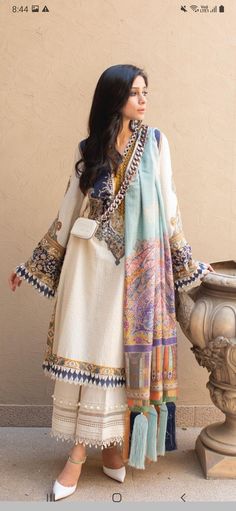 2023 Pakistani Fashion Trends, Pakistani Stylish Suits, Pakistani Trendy Outfits, Pakistani Printed Kurti Designs, Modest Indian Outfit, Casual Pakistani Suits, Pakistani Suit Designs Party Wear, Pakistani Traditional Clothing, Pakistani Casual Suits