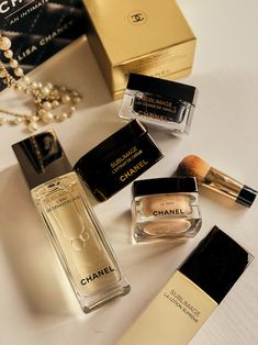 Chanel Beauty Products, Chanel Beauty Aesthetic, Chanel Makeup Set, Moodboard Coquette, Luxury Presents, Chanel Skincare, Chanel Products, Chanel Sublimage, Chanel Aesthetic