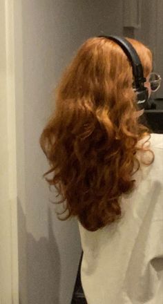 Copper Hair Aesthetic Faceless, Red Head Faceless Aesthetic, Pretty Ginger Hair, Red Head Girl Aesthetic, Red Hair Aesthetic Natural, Ginger Hair Girl Aesthetic, Ginger Hair Pfp, Ginger Girl Aesthetic, Wavy Ginger Hair