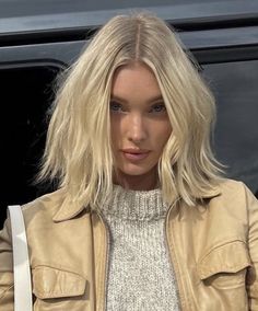 Elsa Hosk Hair Short, Blonde Bob Aesthetic, Elsa Hosk Hair, Making Myself Happy, Bob Aesthetic, Lob Styles, Above Shoulder Length Hair, 90s Bob, Weekend Fits