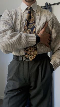 Men’s 60s Outfit Ideas, Mens Tan Sweater Outfit, Elegant Male Fashion, Winter Gilet Outfit, Cozy Aesthetic Outfits Men, Writer Aesthetic Outfit Men, Black And White Sweater Vest Outfit, Men’s Formal Outfits, Vintage Outfits Autumn