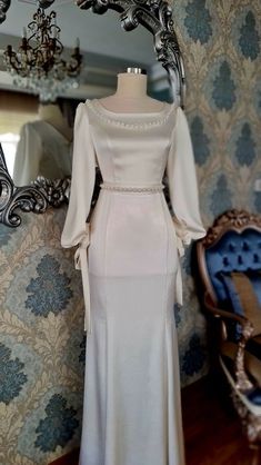 Dress Simple Elegant, Dress Muslim Modern, Braidsmaid Dresses, Elegant Silk Dresses, Hijab Dress Party, Bride Dress Simple, Hijab Wedding, Simple Bridesmaid Dresses