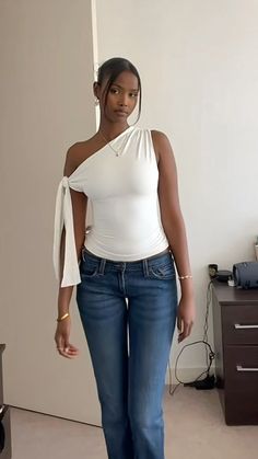 Boujee Black Women Outfits, Different Aesthetics Fashion List, Outfits Going Out, Basic Classy Outfits, Large Chest Outfits, White Top And Jeans Outfit, Asymmetrical Top Outfit, White Top Outfit, Blue Top Outfit