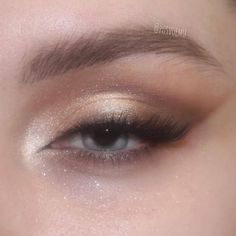 Brown Makeup Looks Blue Eyes, Makeup Looks Prom Formal, Straight Line Eyeliner, Makeup Inspo For Quince, Bridal Makeup With Eyelash Extensions, Champagne Color Makeup Looks, Simple Christmas Glam Makeup, Natural Prom Makeup Hooded Eyes, Makeup That Matches Green Dress