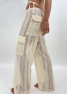 Beachy Outfits, Beige Crochet, Fest Outfits, Crochet Pants, Mode Crochet, Pants Pocket, Custom Crochet, Crochet Fabric