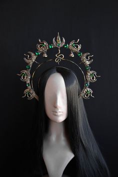 Halo Crown with Moons, Snakes, and Emerald Rhinestones is a stunning testament to celestial beauty and serpentine allure, destined to adorn the head of royalty and captivate all who behold its enchanting splendor. The crown is available in different colors (see last photo). The crown in the photo in old gold color. Gothic Headpiece, Goddess Crown, Halo Crown, Magical Jewelry, Creative Makeup Looks, Crystal Tiaras, Fantasias Halloween, Crystal Crown