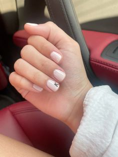 #nails #bf #initials #nailart #couple Nails With Your Bf Initial, Nail With Bf Initial, Letter P On Nails, Nails With An E Initial, Letter Initial Nail Ideas, Short Initial Nails, Simple Initial Nails, Nails A Initial, Initial Nails Short